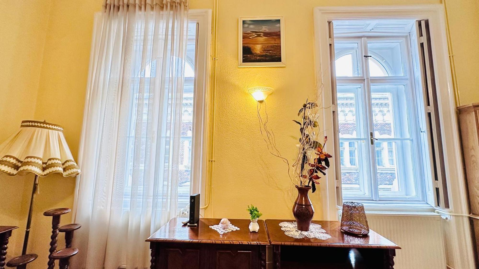 Jozsef 69 Apartment - 2Brs, 5M To Newyork Cafe Budapest Esterno foto